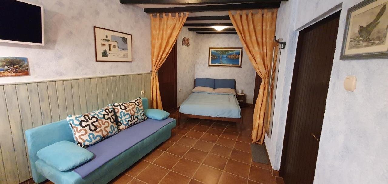 Studio Apartment Grisia Rovigno Esterno foto