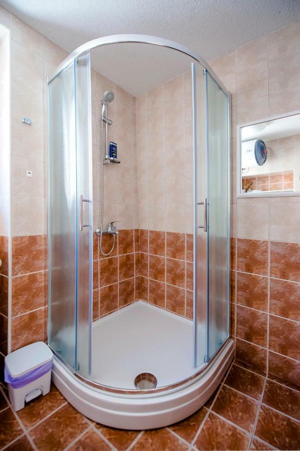 Studio Apartment Grisia Rovigno Esterno foto